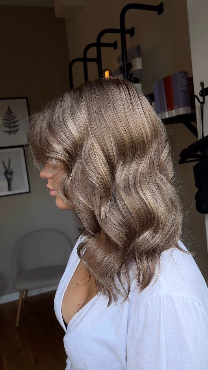 Wavy brunette hair melting into beige blonde ends on woman indoors