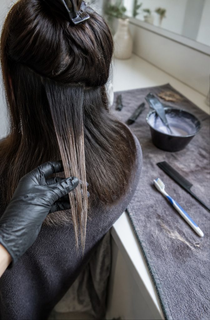 Toothbrush blending a soft transition between dark roots and highlights