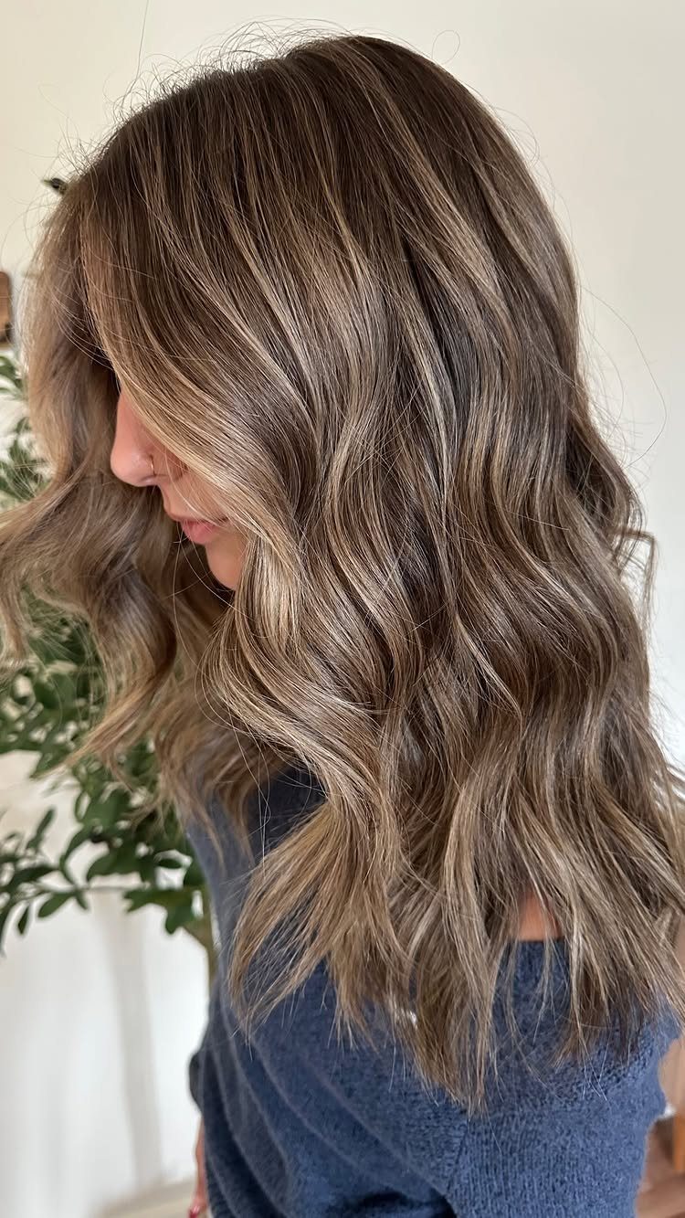 Wavy bronde hair with caramel blonde ribbons and darker lowlights